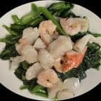 Best Combo Seafood w/ Seasonal Green in Riverbank, CA